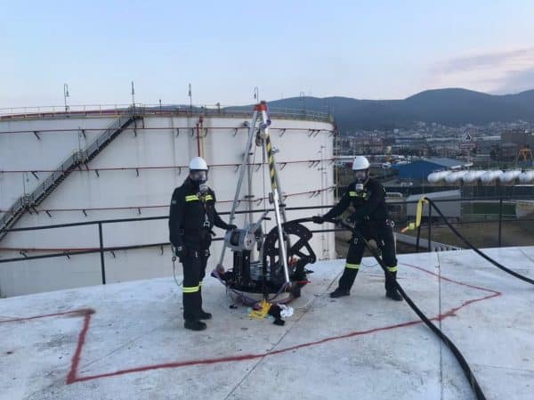 Crawler – Type Inspection of Aboveground Petroleum Storage Tank while Filled and In – Operation